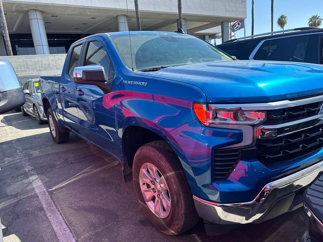 2022 Chevrolet Silverado 1500 LT photo 2
