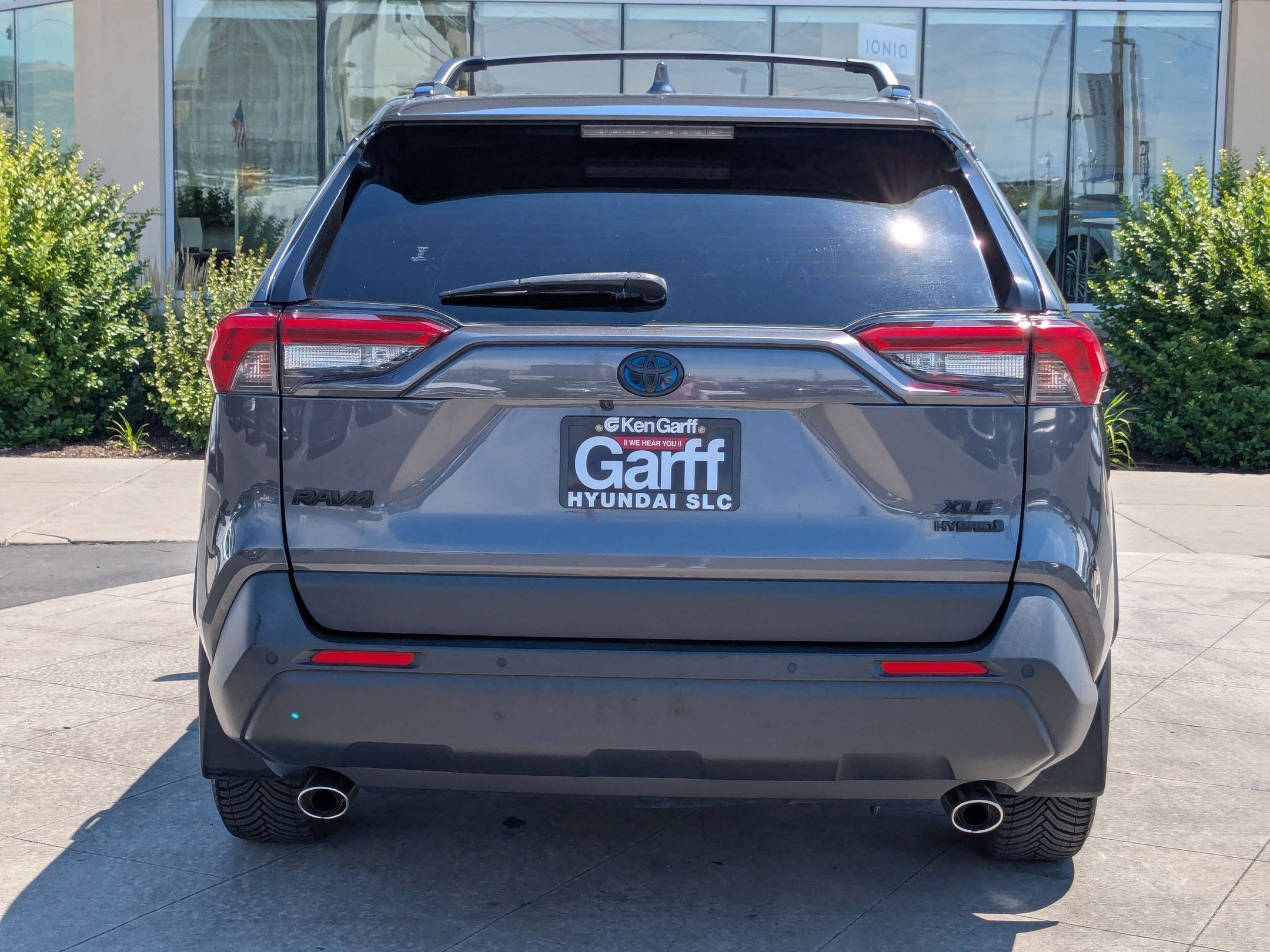 2021 Toyota RAV4 XLE Premium photo 4