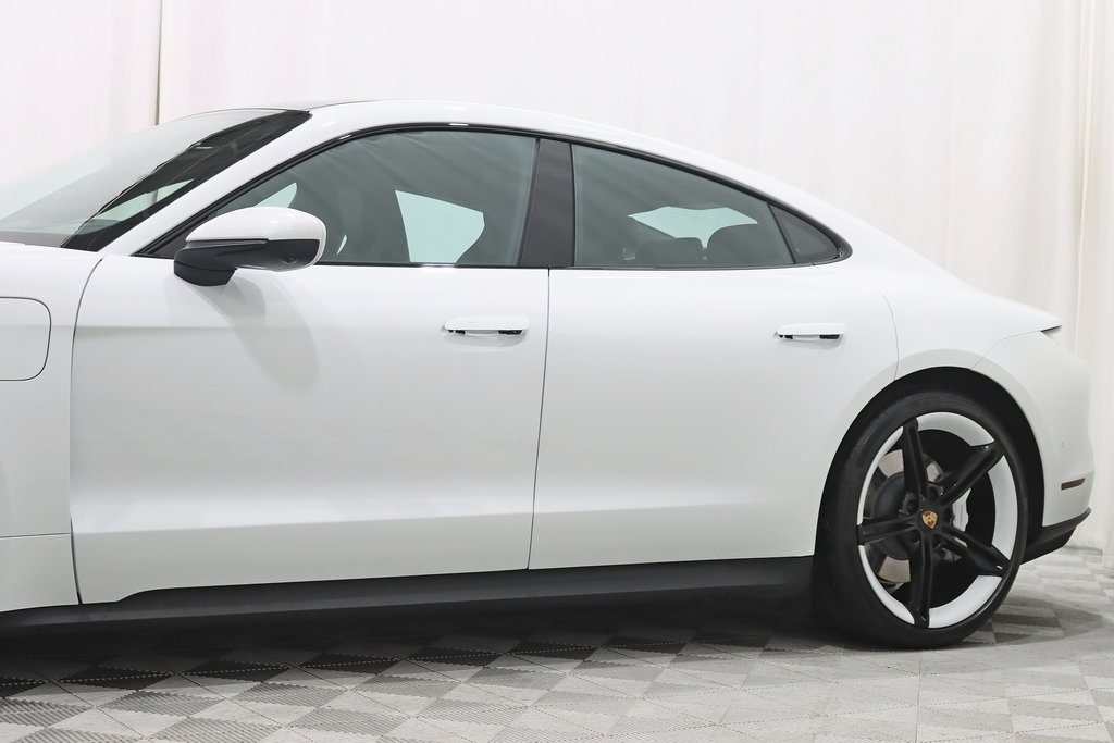2024 Porsche Taycan 4S photo 3