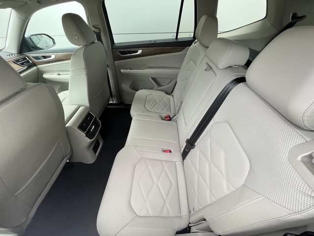 2025 Volkswagen Atlas SE Technology photo 3