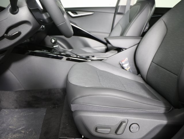 2025 Kia Niro SX photo 12