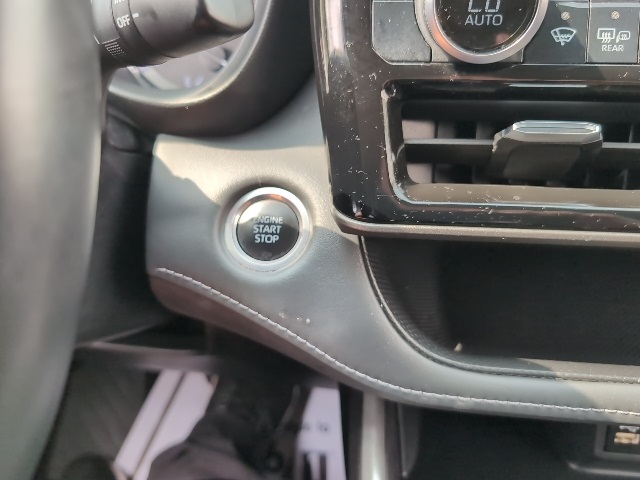 2024 Toyota Highlander LE photo 28