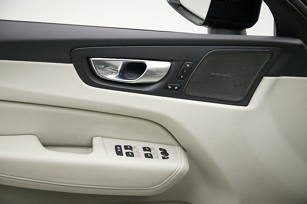 2024 VOLVO XC60 - Image 10