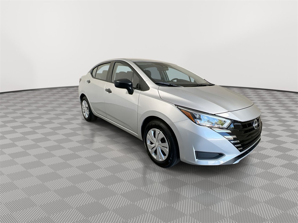 2025 Nissan Versa 1.6 S photo 2