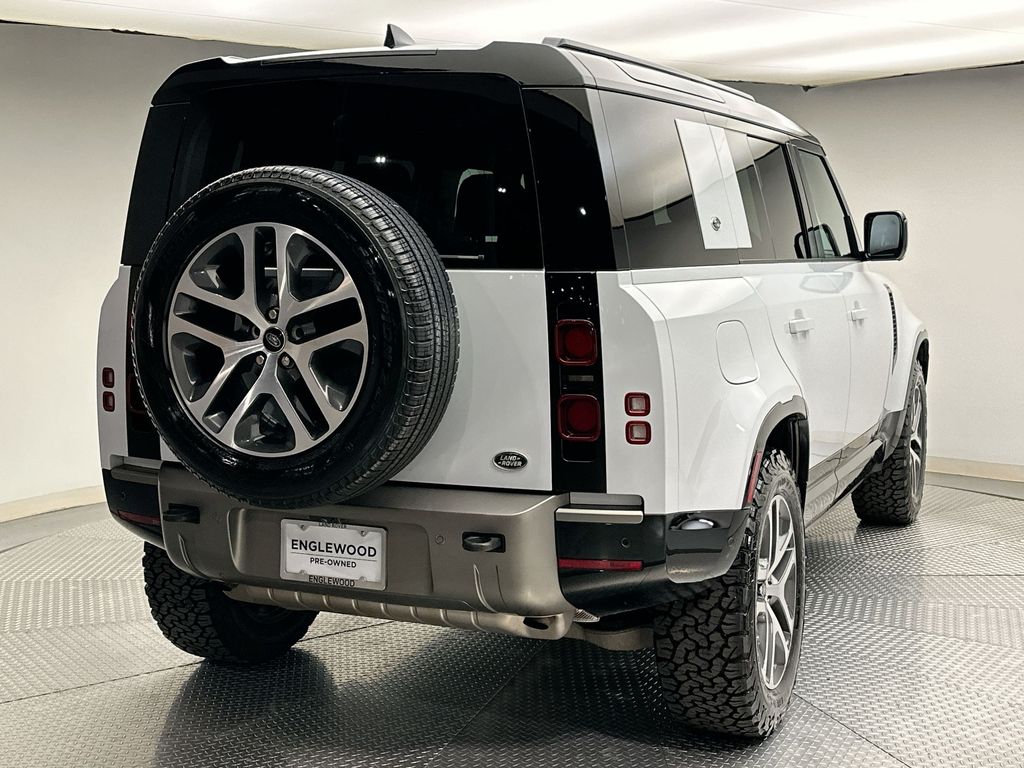 2022 Land Rover Defender 110 X-Dynamic SE photo 2