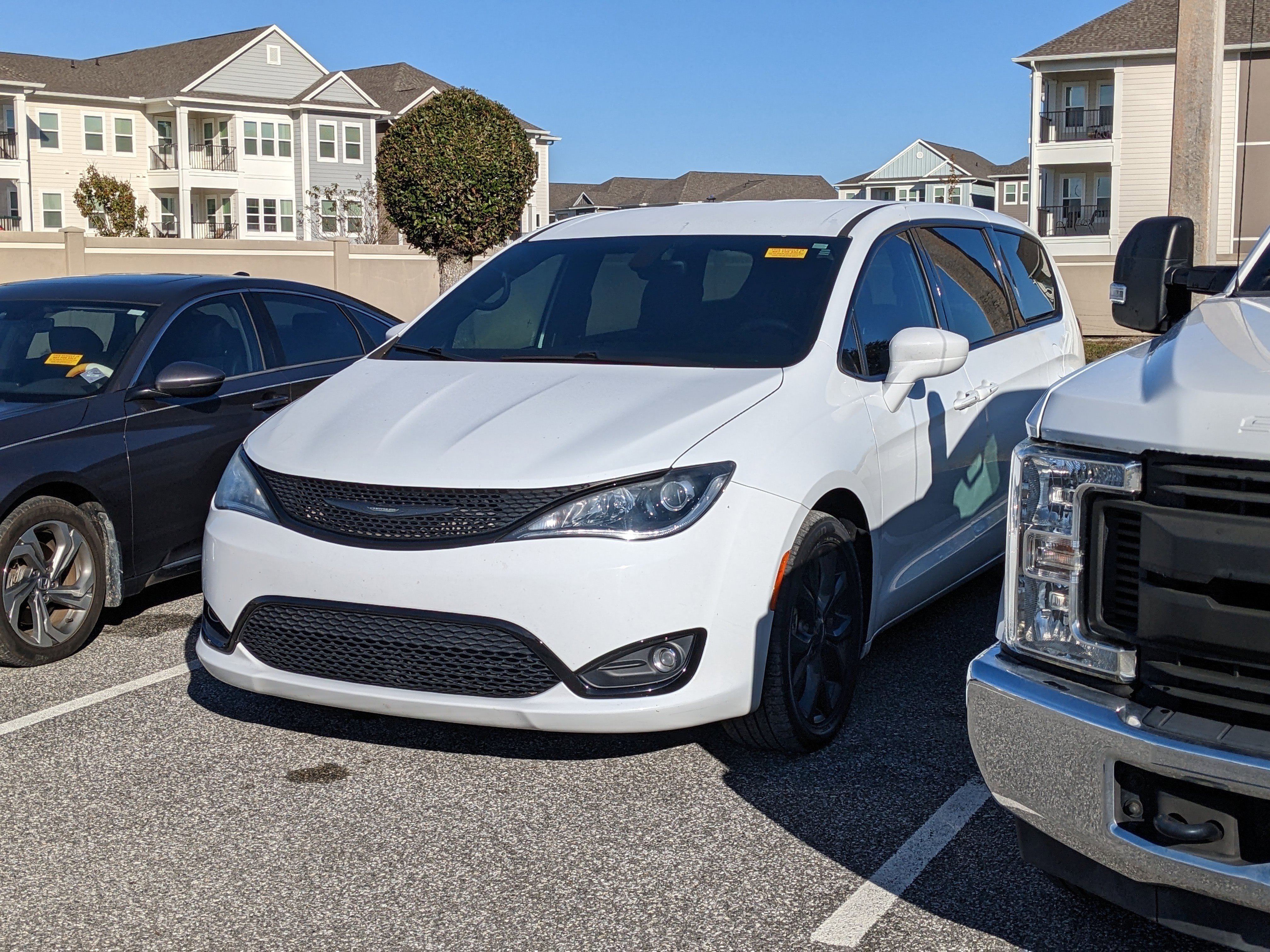 2019 Chrysler Pacifica Touring Plus's photo