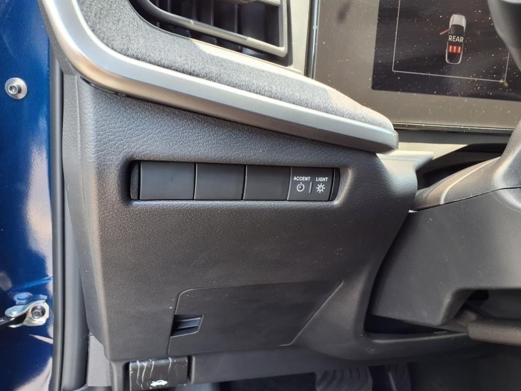 2025 Nissan Kicks SV photo 20