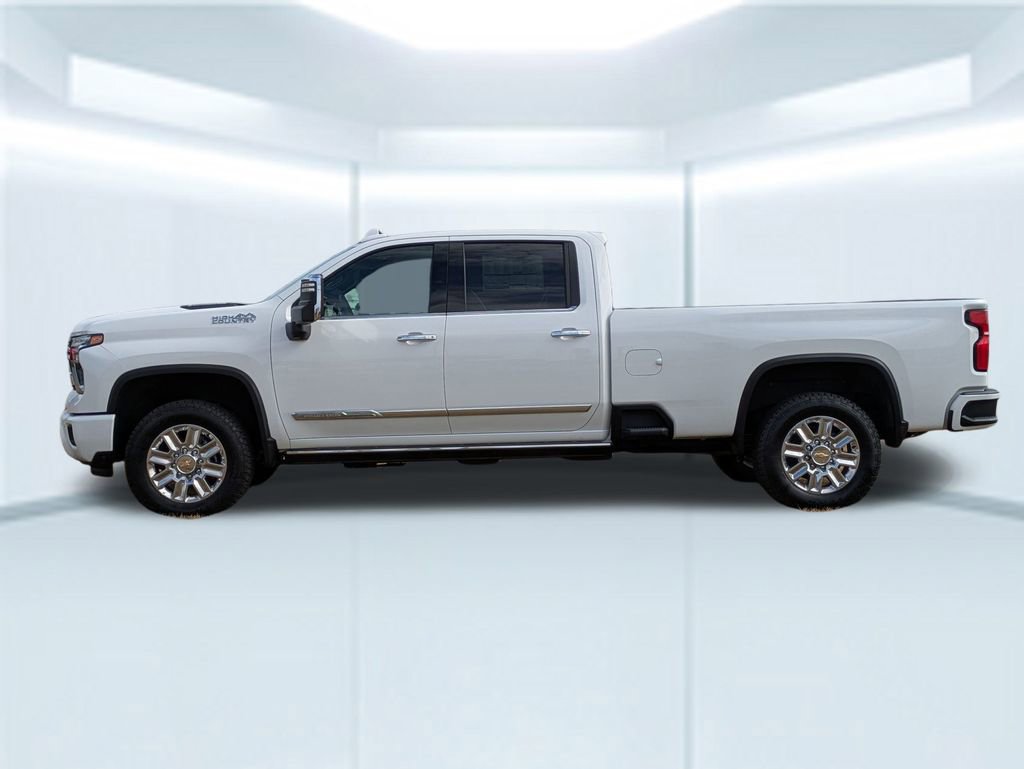 2025 Chevrolet Silverado HD photo 2