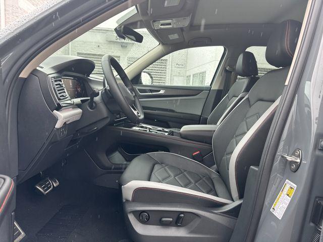 2025 Volkswagen Atlas Peak Edition SE photo 17