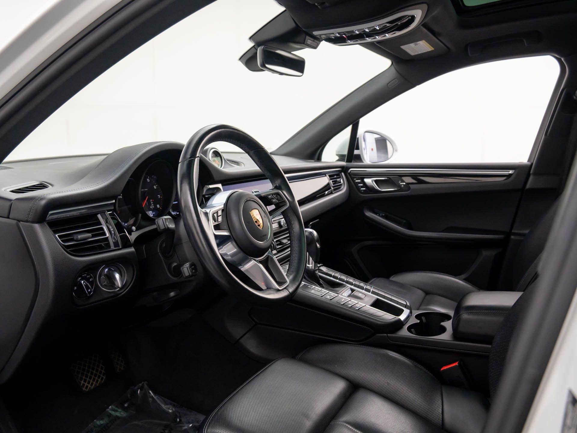 2021 Porsche Macan Base photo 4