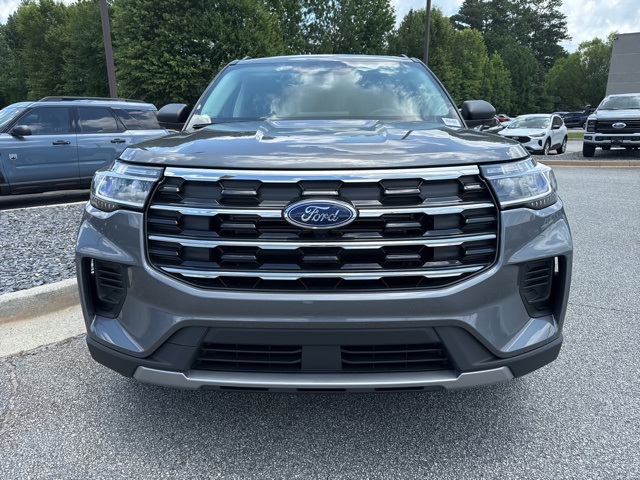 2025 Ford Explorer photo 2