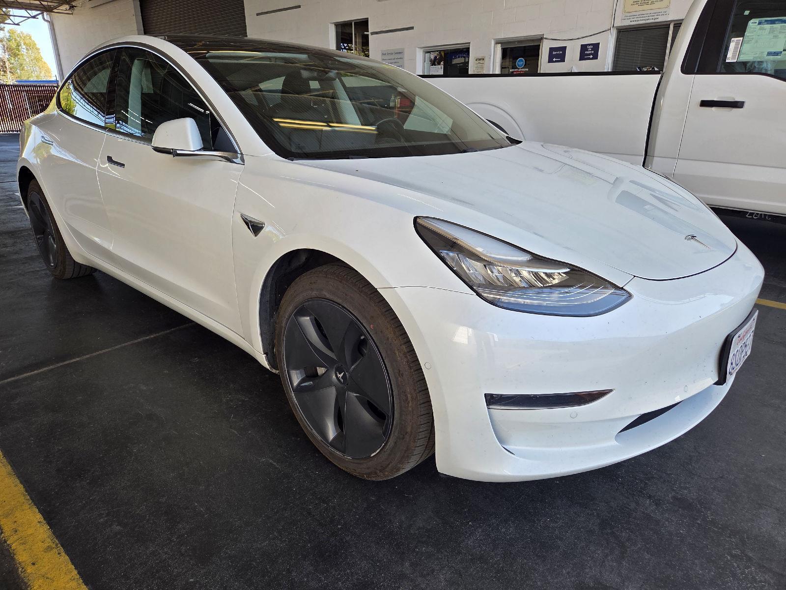 2020 Tesla Model 3 Standard Range Plus photo 9