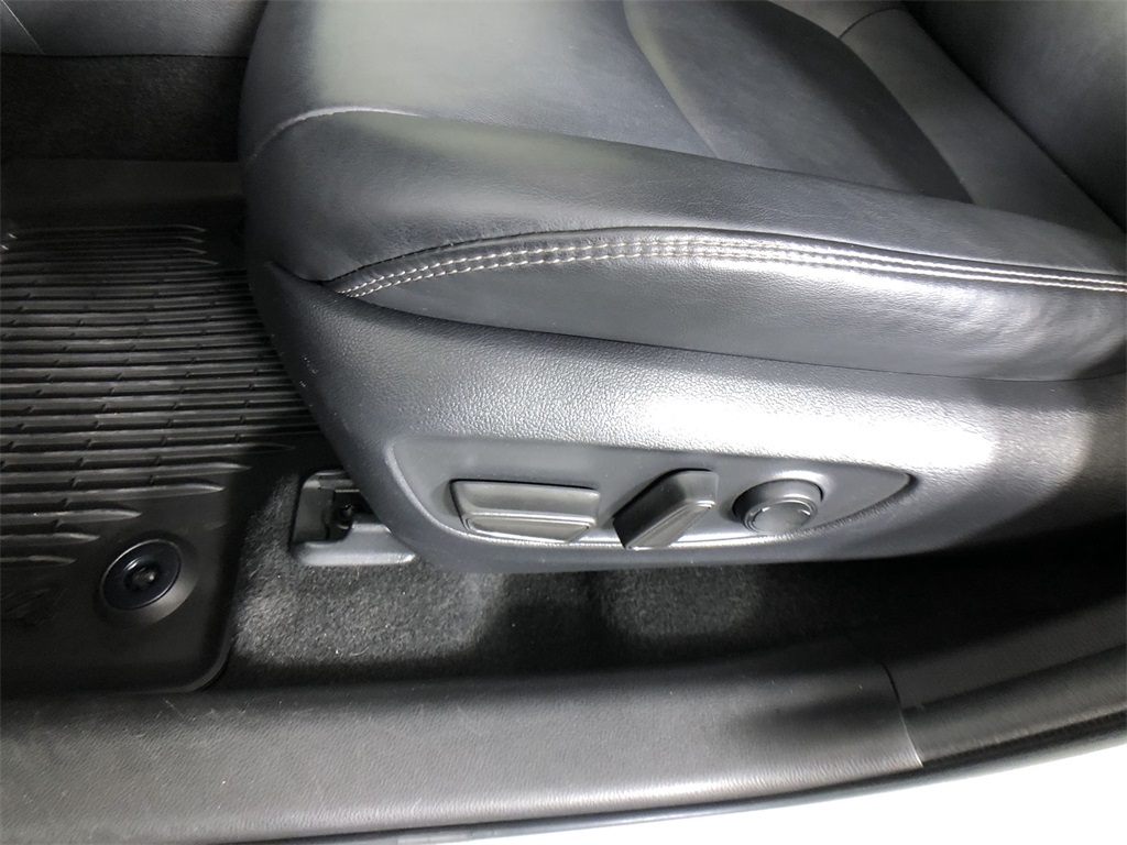 2022 Toyota RAV4 Hybrid XLE Premium photo 19