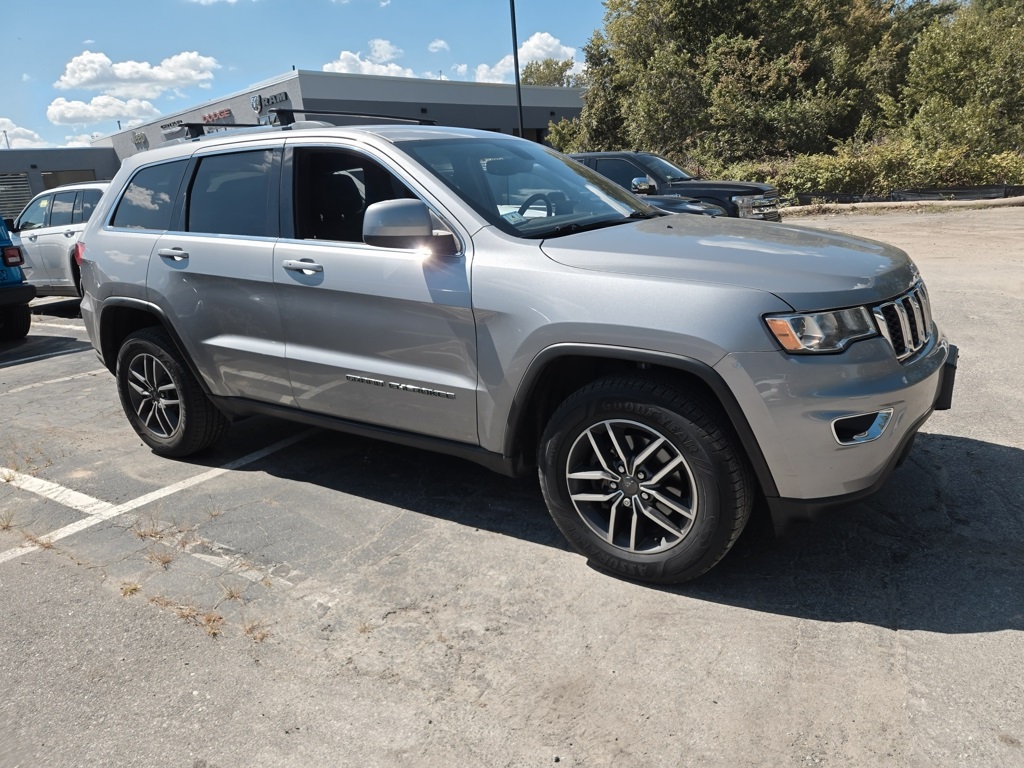 2019 Jeep Grand Cherokee Laredo E photo 3