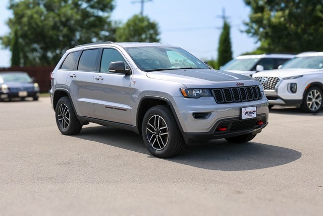 Used 2021 Silver Jeep Trailhawk image 1