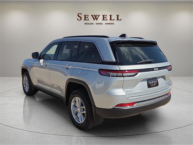 2025 Jeep Grand Cherokee Laredo X photo 2