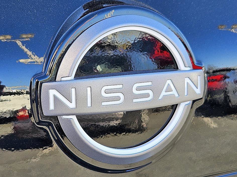 2025 Nissan Rogue Platinum photo 14