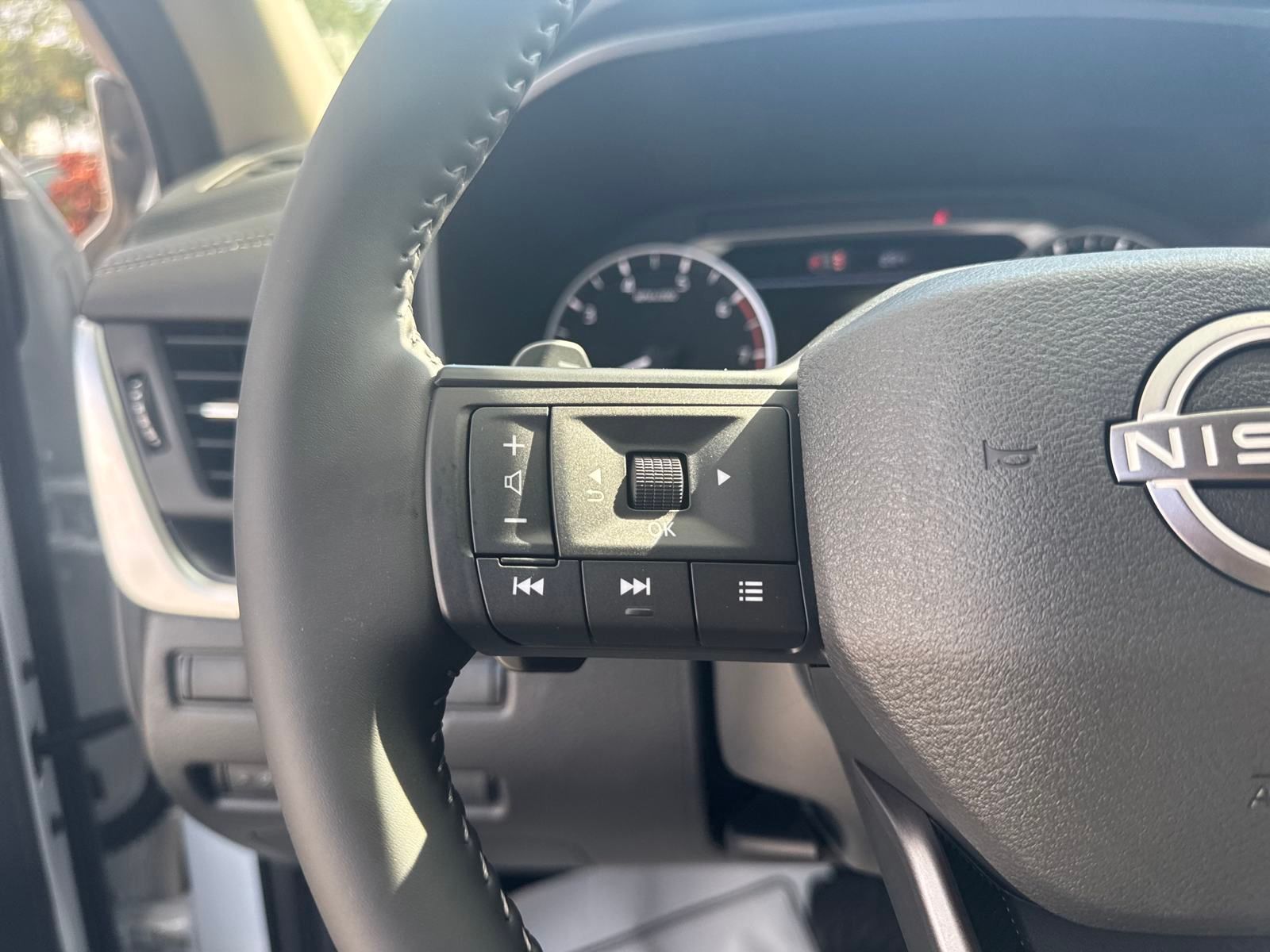 2026 Nissan Rogue SV photo 12