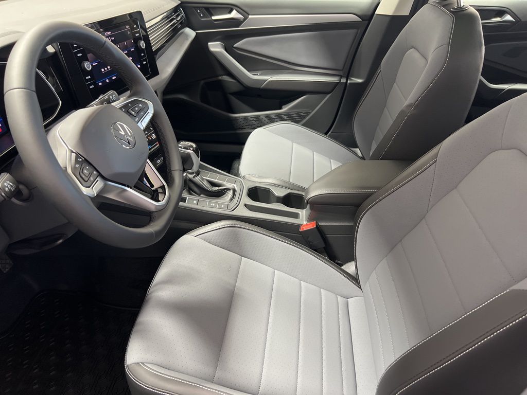 2025 Volkswagen Jetta 1.5T SE photo 9