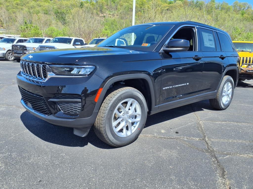 2025 Jeep Grand Cherokee Laredo X photo 2