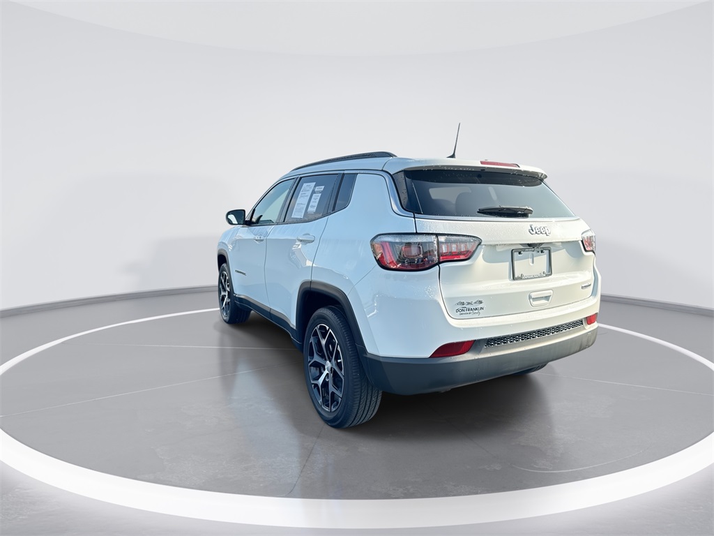 2024 Jeep Compass Latitude photo 5