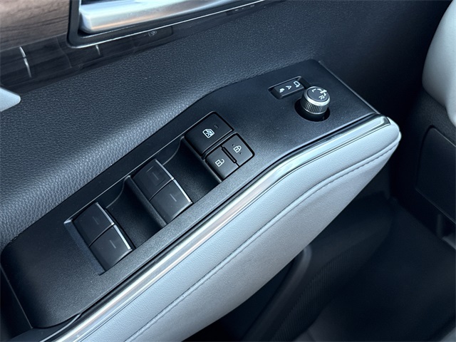 2025 Toyota Highlander Platinum photo 18