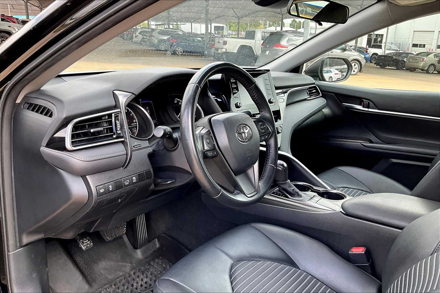 2023 Toyota Camry SE photo 13