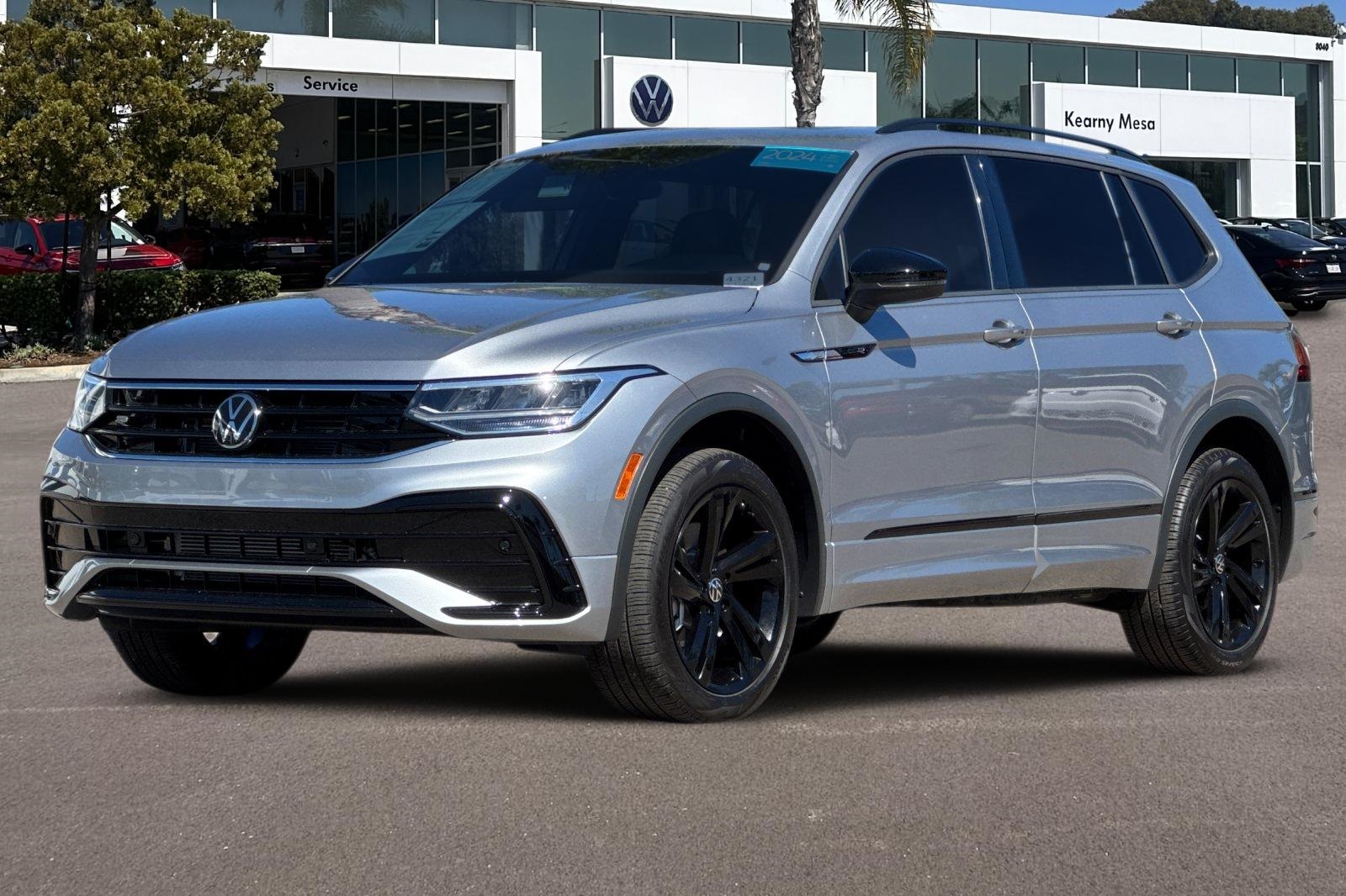 2024 Volkswagen Tiguan SE R-Line Black photo 8