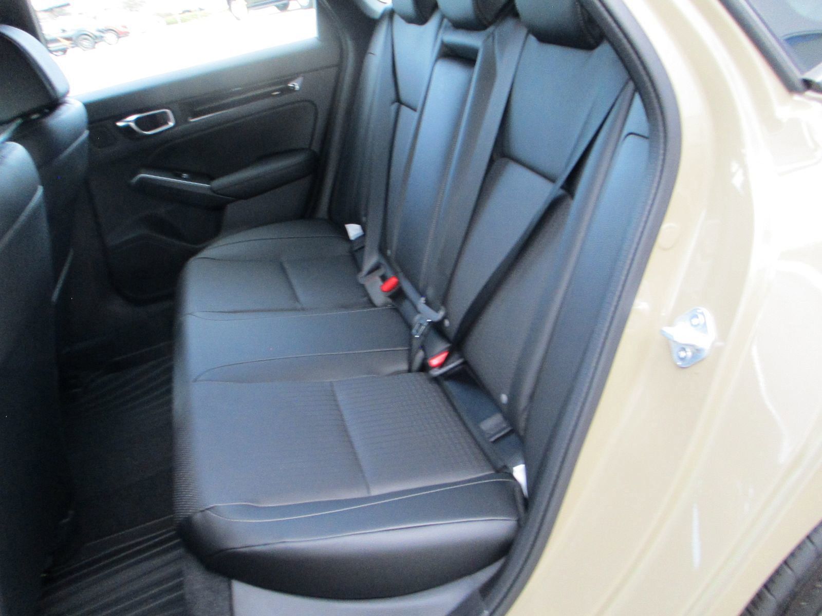 2025 Honda Civic Hatchback Hybrid Sport Touring photo 4