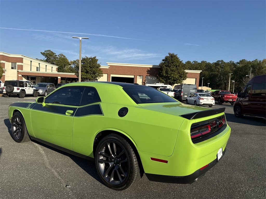 2023 Dodge Challenger R/T photo 4
