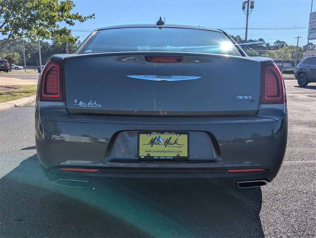 2019 Chrysler 300 S photo 4