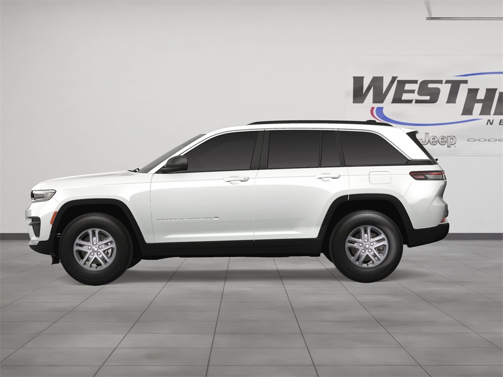 2025 Jeep Grand Cherokee Laredo photo 3