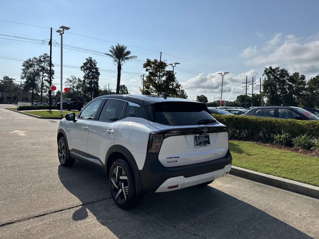 2025 Nissan Kicks SV photo 4