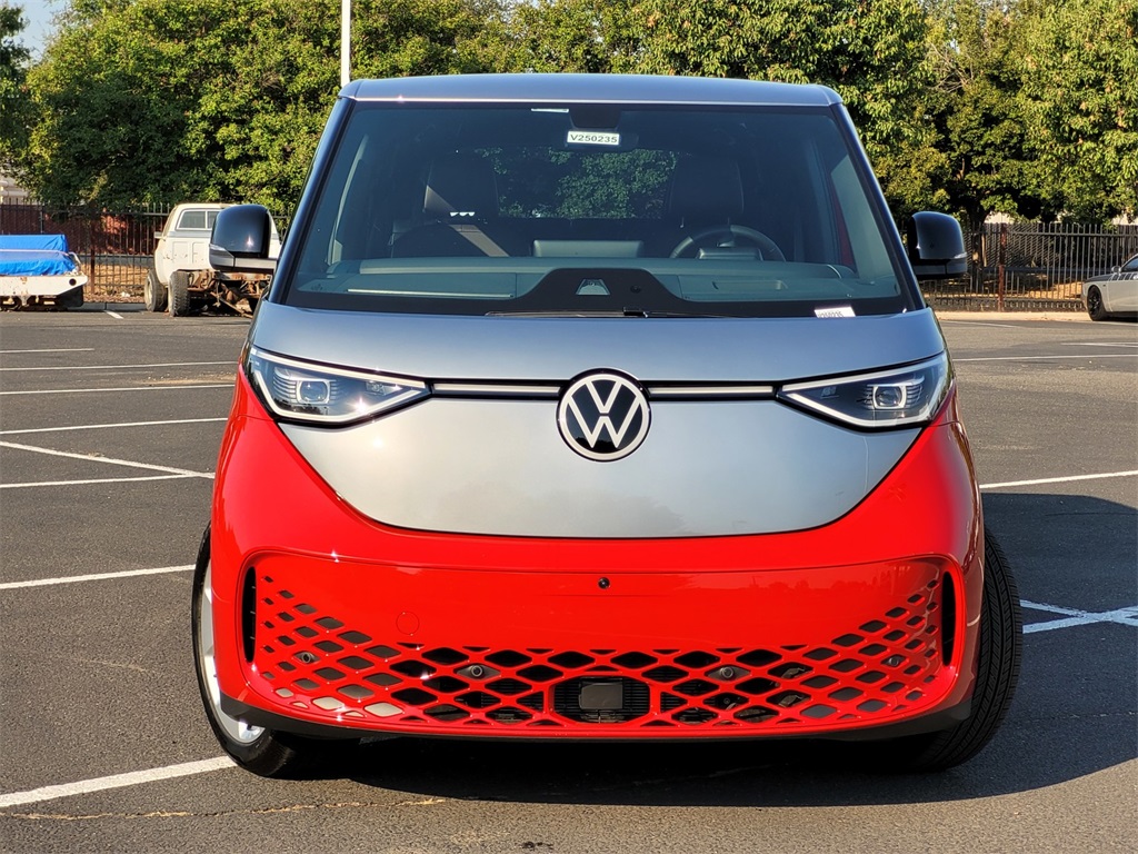 2025 Volkswagen ID. Buzz Pro Plus photo 2
