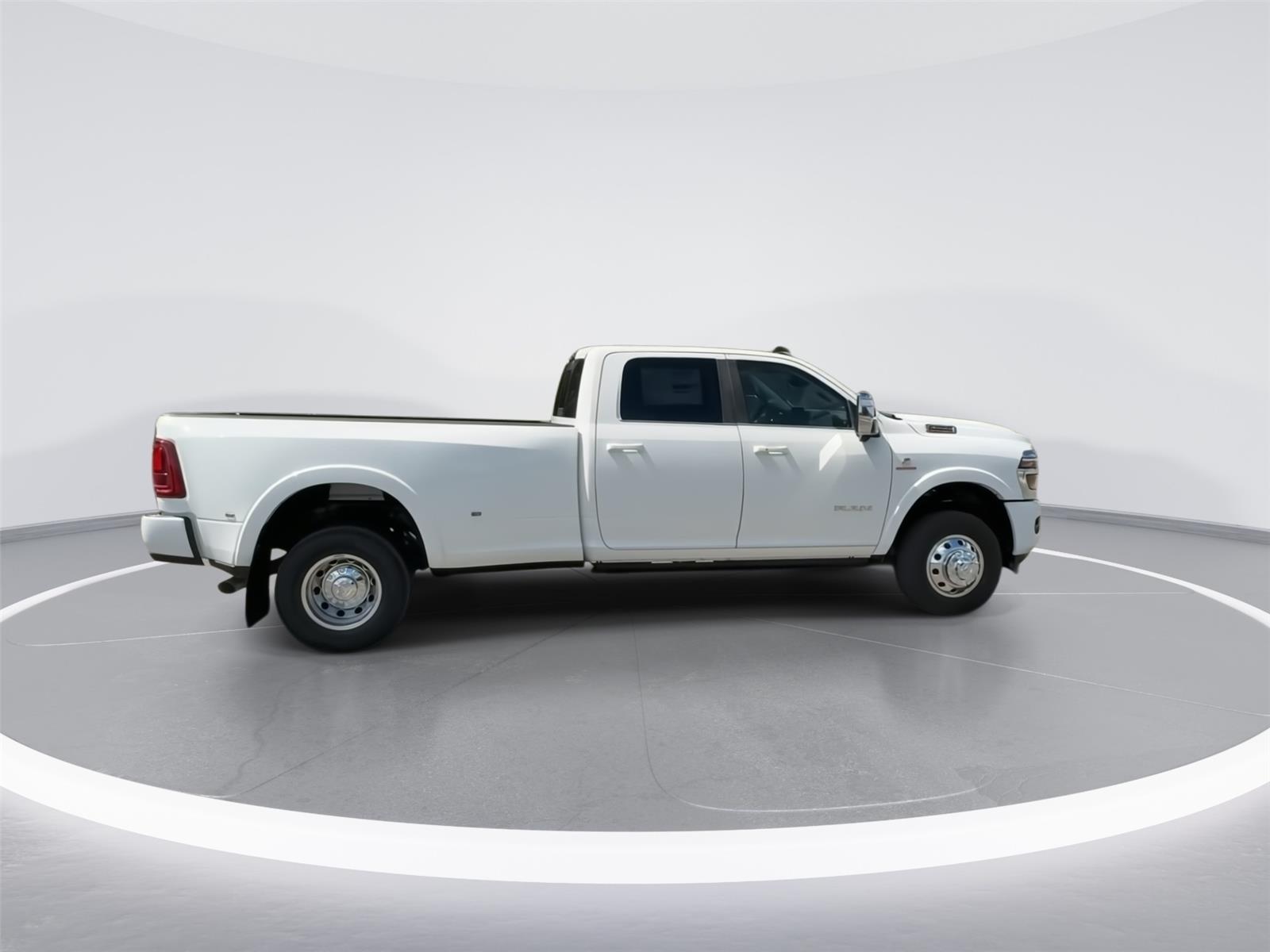 2026 Ram 3500 Longhorn photo 9