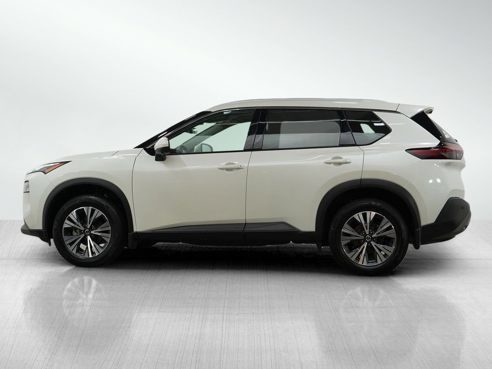Used 2021 Nissan Rogue SV with VIN 5N1AT3BB3MC765523 for sale in Burnsville, Minnesota
