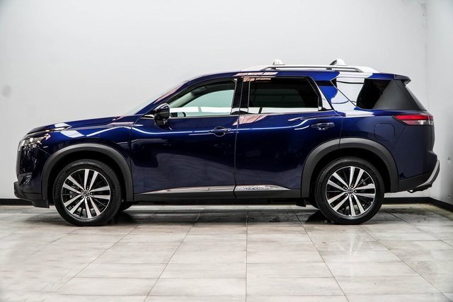 2023 Nissan Pathfinder Platinum photo 2