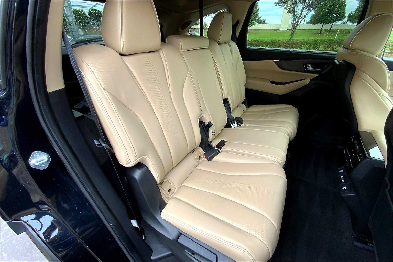 2024 Acura MDX SH-AWD Advance photo 19