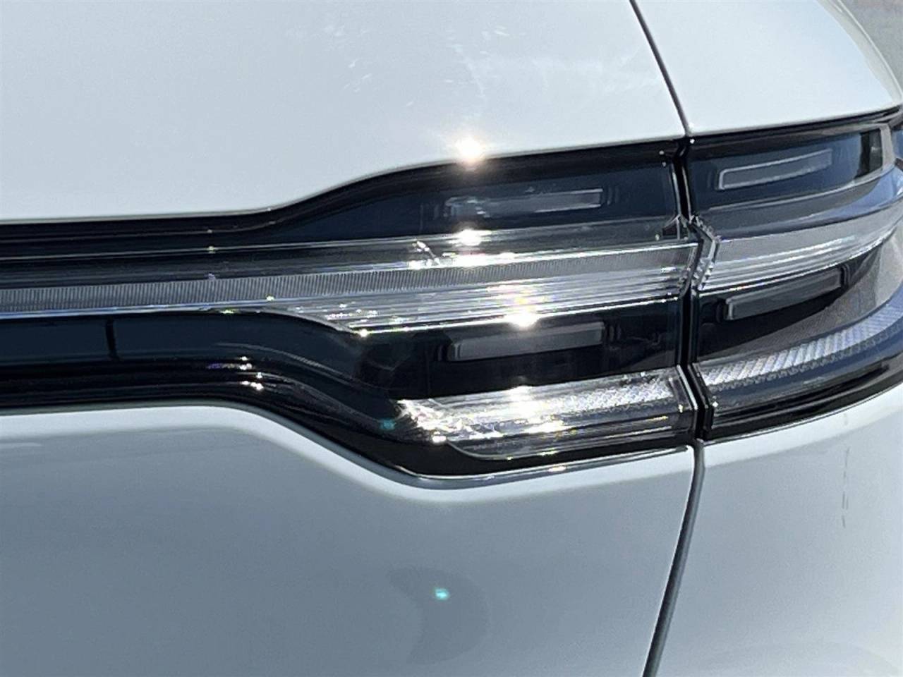 2025 Porsche Macan T photo 17