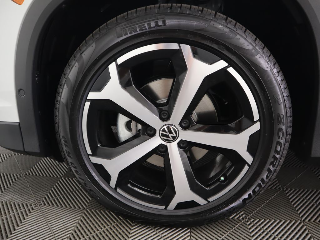 2025 Volkswagen Tiguan SE photo 30