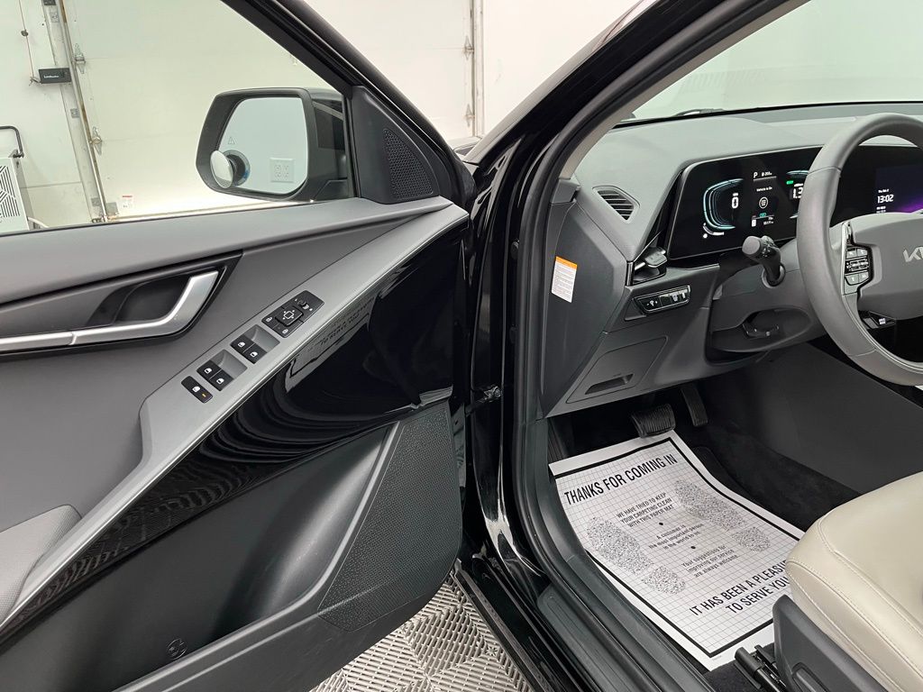 2023 Kia Niro EX photo 12