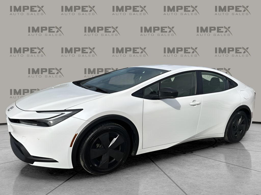 2025 Toyota Prius LE's photo