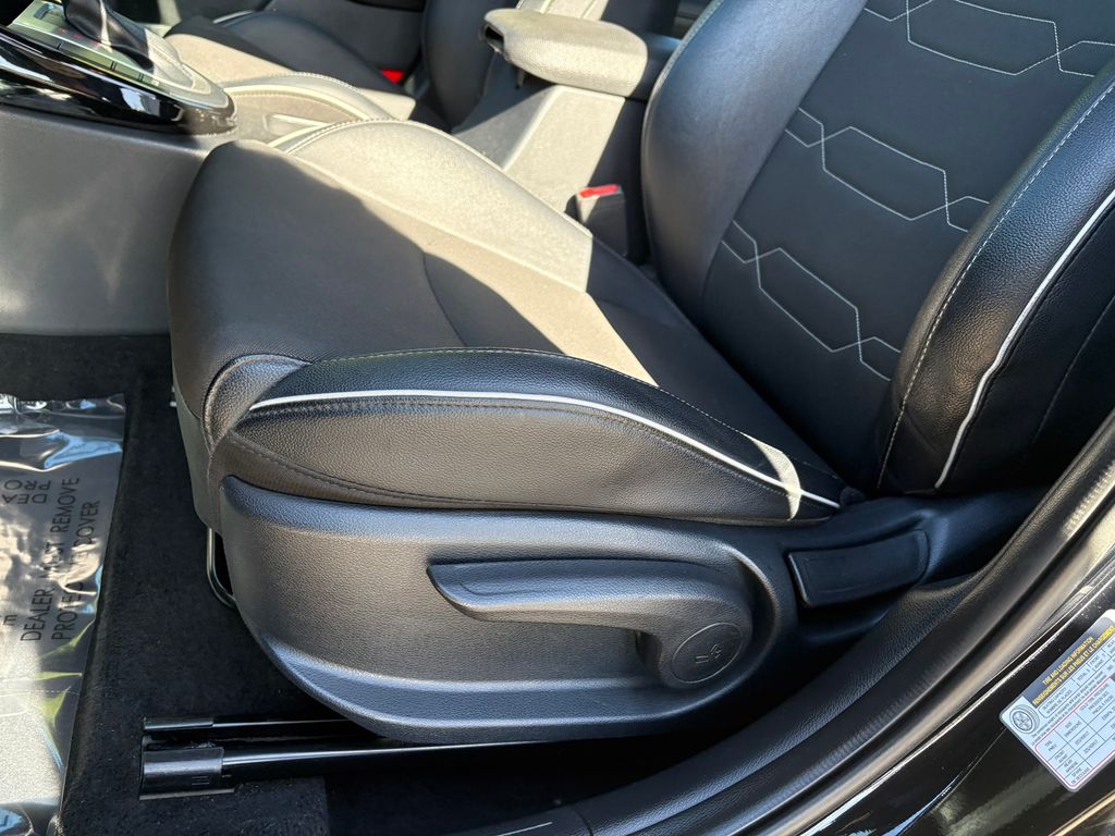 2024 Kia Forte GT-Line photo 14