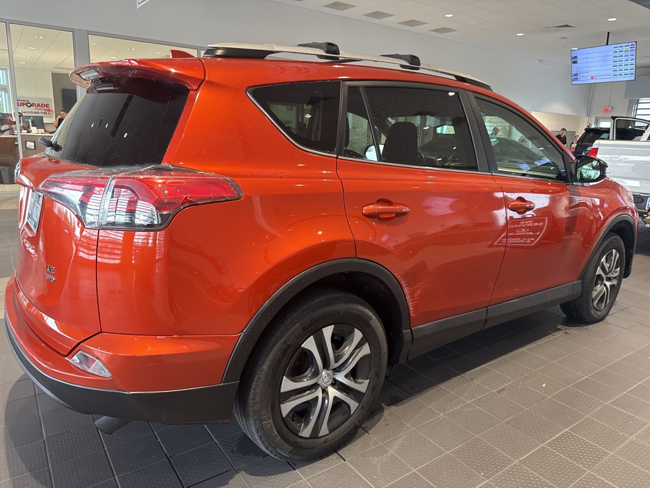 2016 Toyota RAV4 LE photo 3