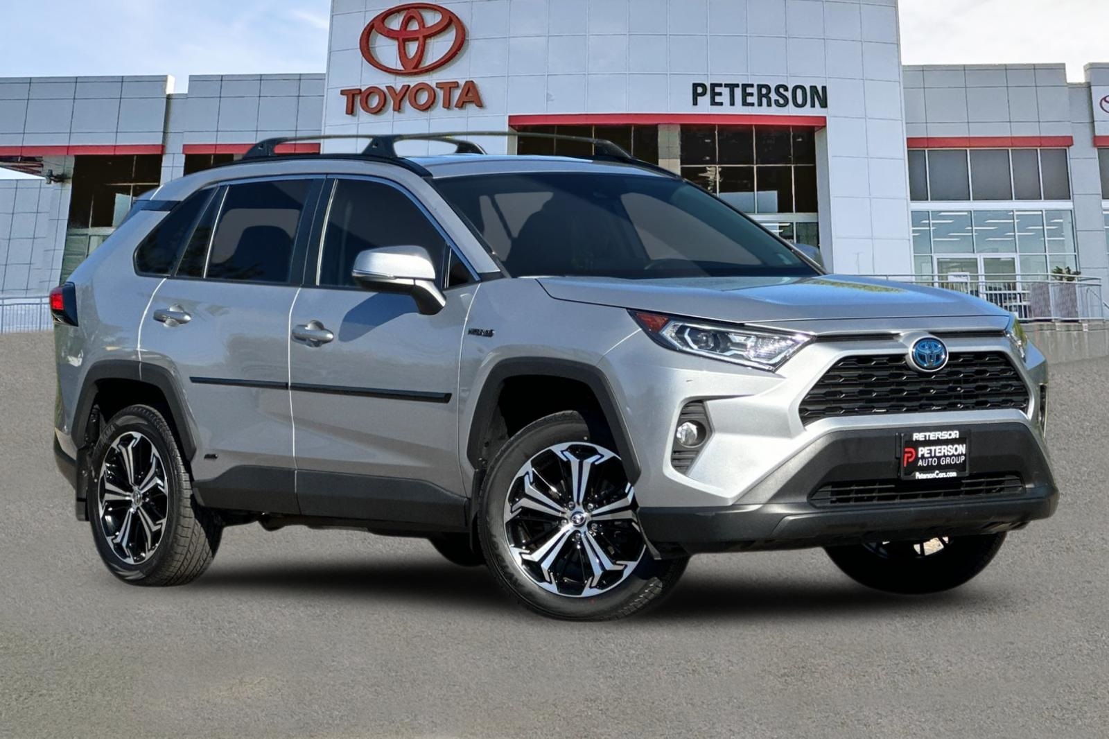 2020 Toyota RAV4 Hybrid XLE photo 2