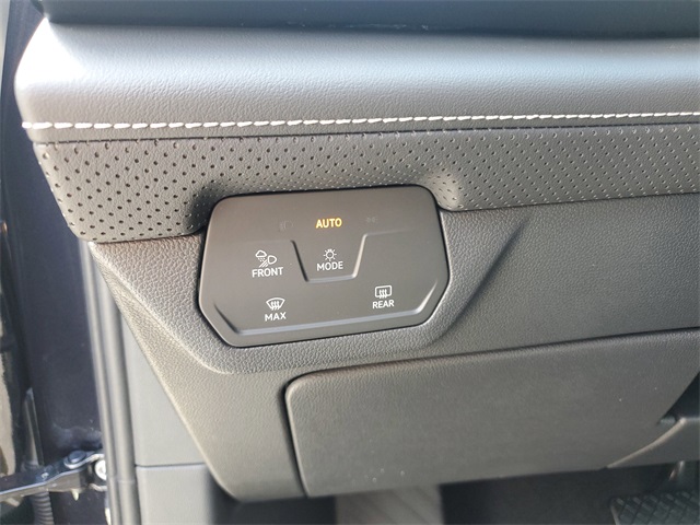 2026 Volkswagen Atlas Cross Sport SE Technology photo 25