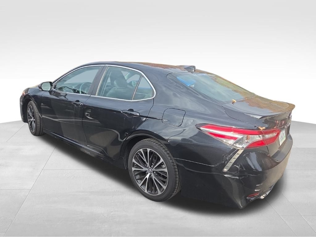 2018 Toyota Camry L photo 2