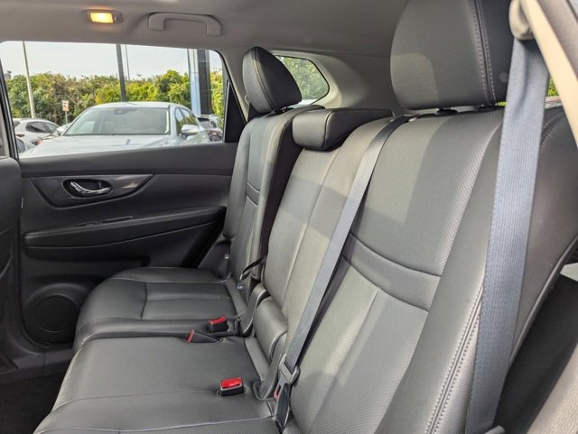 2016 Nissan Rogue SL photo 22