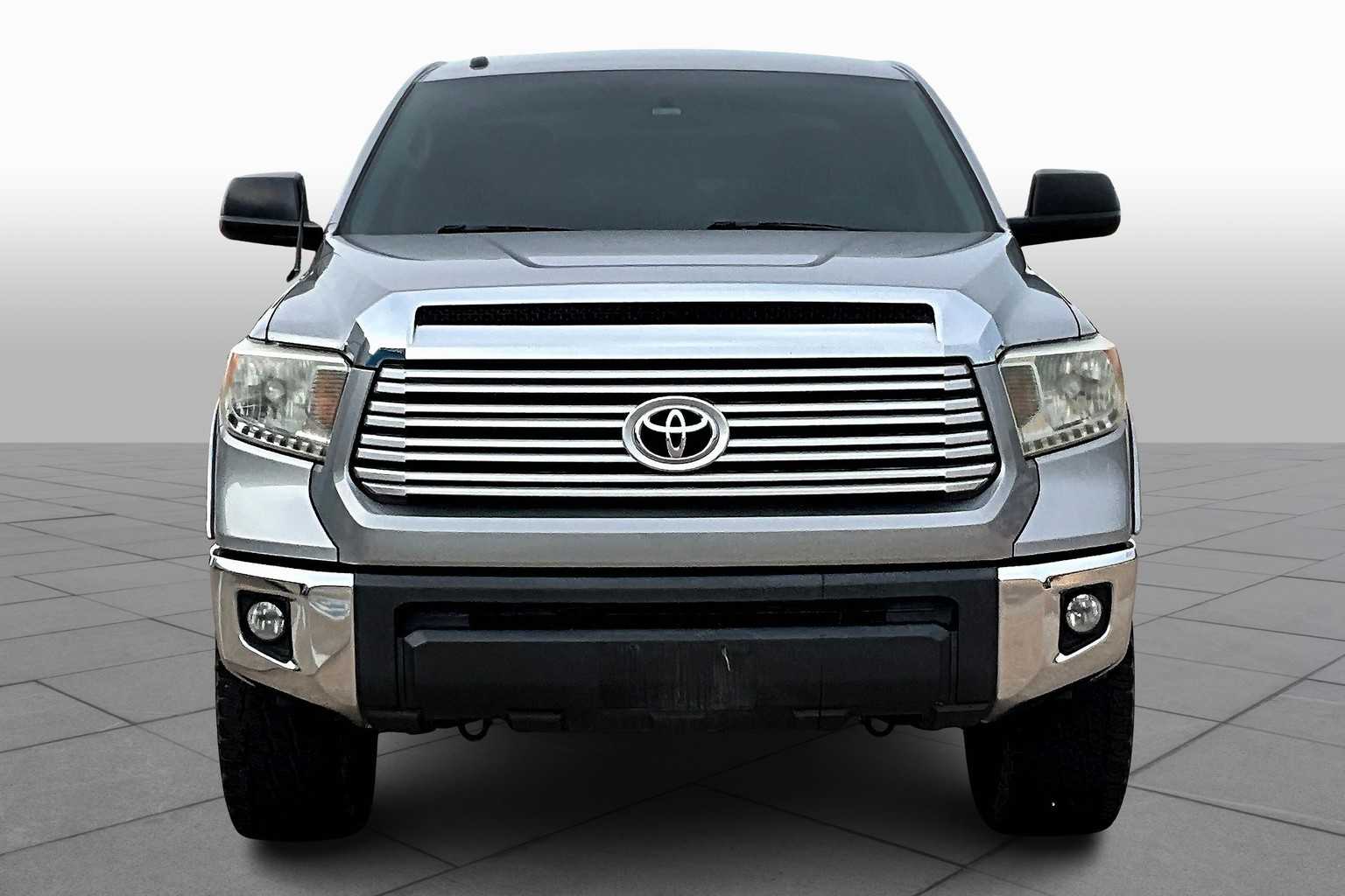 2017 Toyota Tundra SR5 photo 3