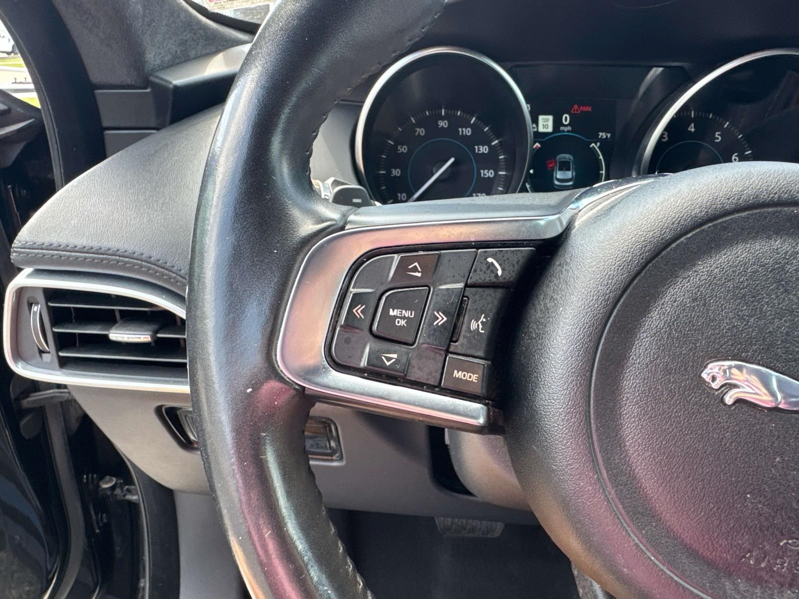 2020 Jaguar F-PACE Prestige photo 22